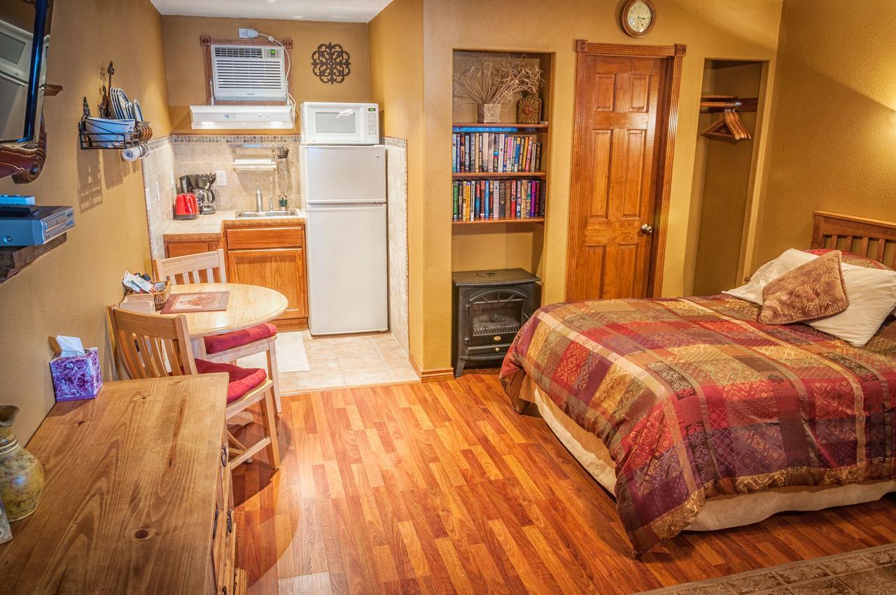 Holiday Lodge On Canyon Lake Εξωτερικό φωτογραφία